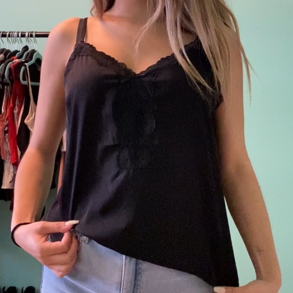 Black silky tanktop with lace detailing
